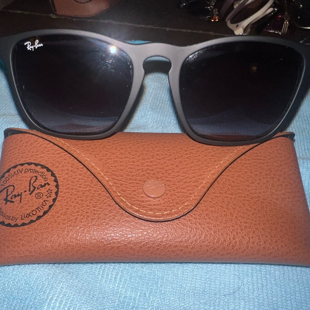 Ray-Ban Classic Black Sunglasses with Tan Case